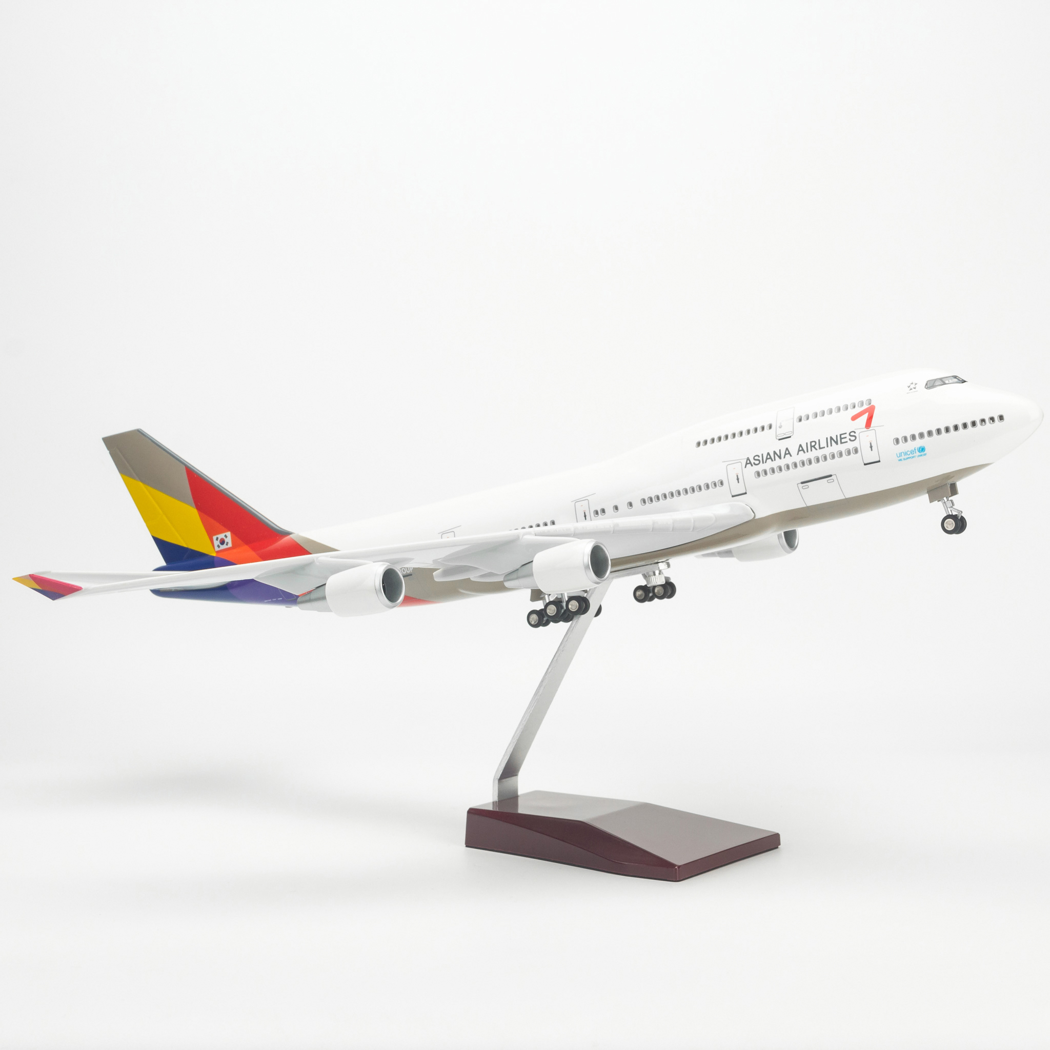 Mô hình máy bay Asiana Airlines Boeing B747 lắp ráp có đèn 47cm MBMH46