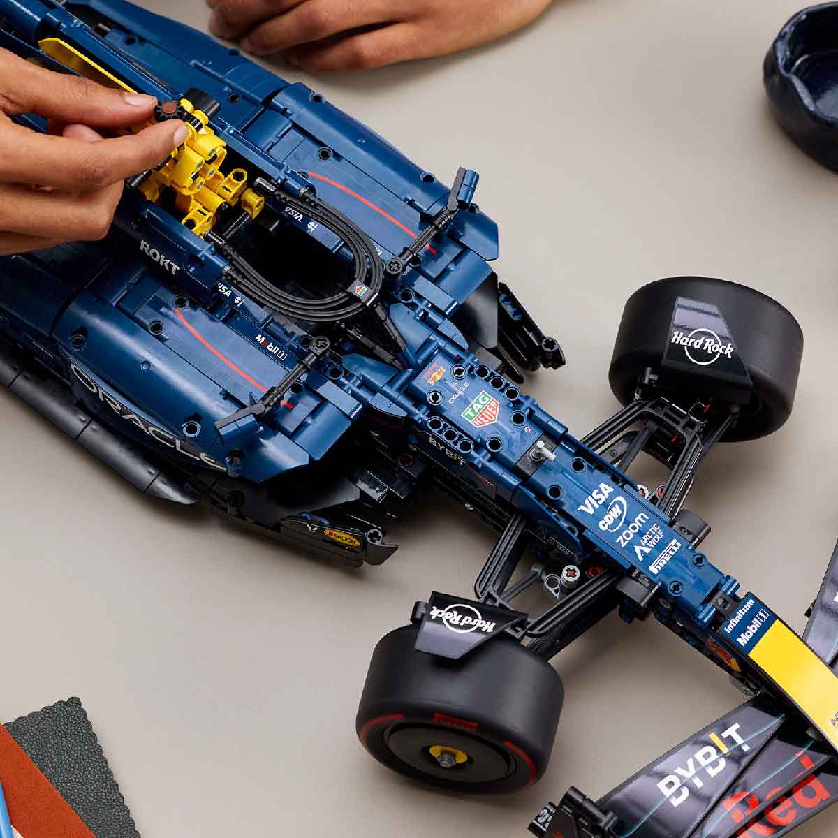 LEGO TECHNIC 42206 Đồ Chơi Lắp Ráp Siêu Xe Oracle Red Bull Racing RB20 (1639 chi tiết)