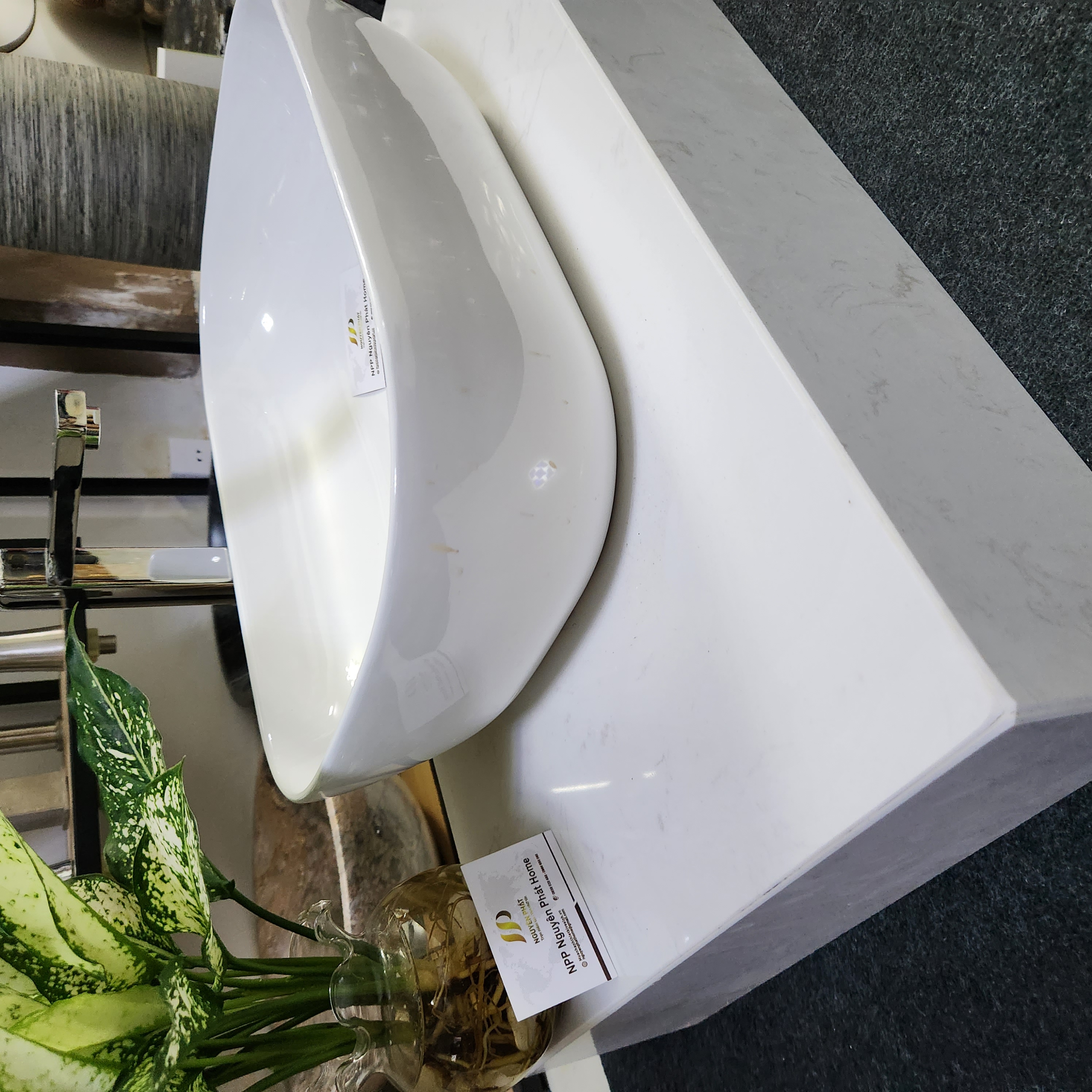 Lavabo sứ đặt bang nano tuyết cao cấp