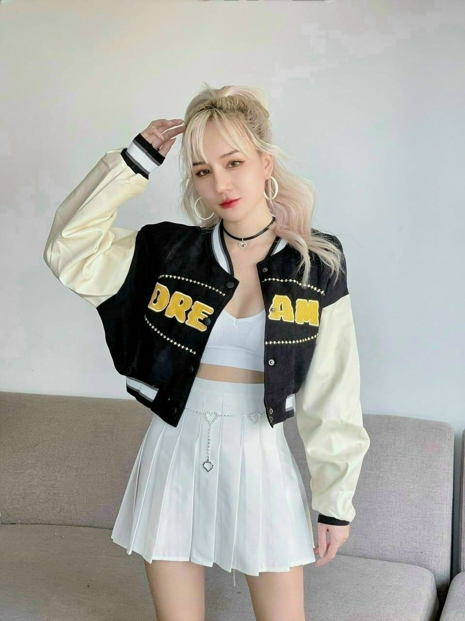 Áo khoác crtop bóng chày Chữ thêu,  Áo khoác  Varsity Hip Hop Áo khoác thể thao da lộn đẹp, Áo Khoác BOMBER Nữ DREAM Form Lỡ [ HÀNG BAO CHẤT VẢI ], Áo Khoác Nữ FORM LỬNG Thêu Chữ cao cấp FORM CHUẨN CROPTOP