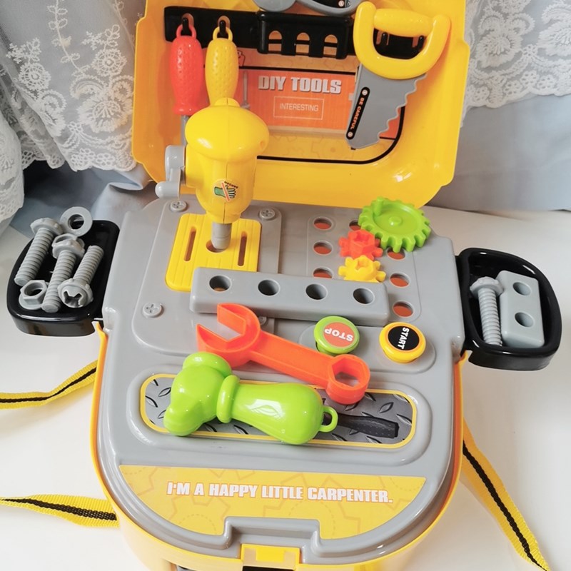Bộ đồ chơi  cơ khí KAVY  với nhiều dụng cụ sửa chữa cho bé kèm cặp đựng tiện lợi, giúp bé nhận biết dụng cụ và quan sát học hỏi