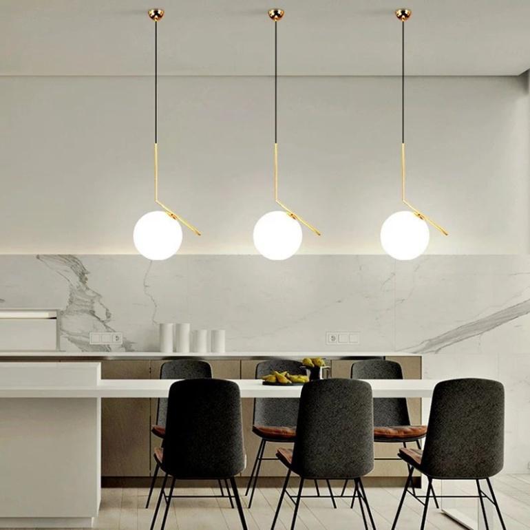 Đèn thả trang trí phong cách Bắc Âu thân vàng cầu đục D150