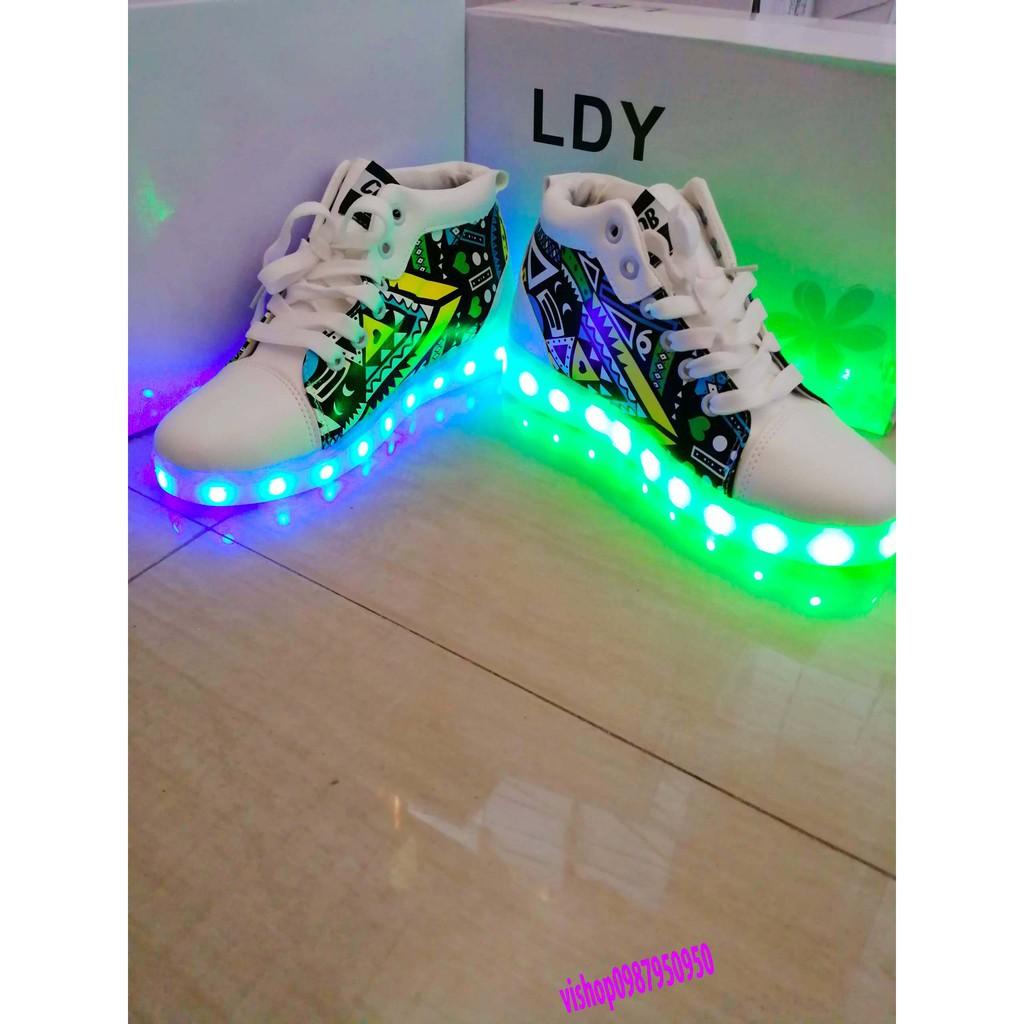 Giày phát sáng cao cổ họa tiết phát sáng 7 màu 11 chế độ tặng dây giày phát sáng (có video) mã AD26 SPG503