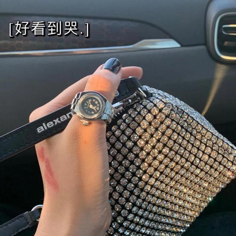 Vòng đồng hồ thuận lợi nhất thời trang đơn giản punk phù hợp với cặp đôi phù hợp với cặp đôi đồng hồ mini điện tử sáng tạo cổ điển