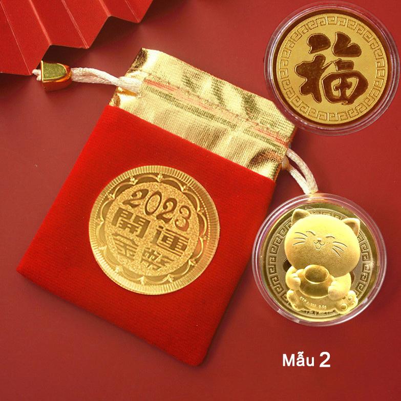 ĐỒNG XU MÈO VÀNG KÈM TÚI GẤM ĐỎ 2023 may mắn cát tường -Mẫu 2 - PASA COLLECTION