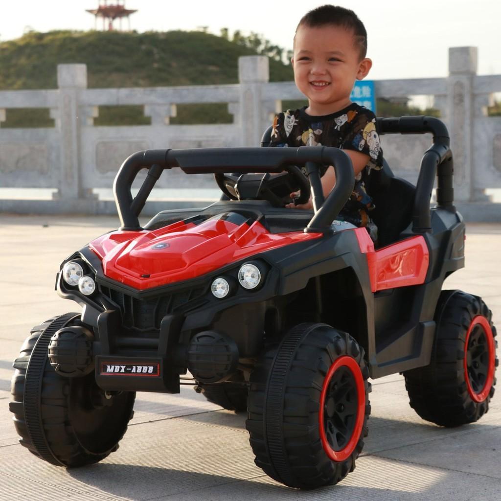 Ô tô xe điện địa hình MDX-A909 đồ chơi vận động cho bé 2 ghế giá rẻ (Đỏ-Trắng-Xanh)