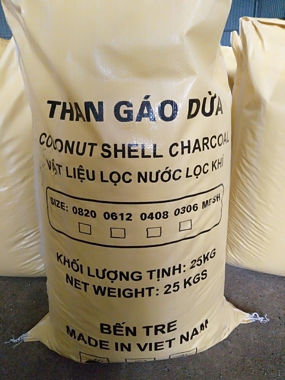 Than hoạt tính gáo dừa cao cấp, dùng lọc nước, hút ẩm, lọc không khí (gói 1kg)