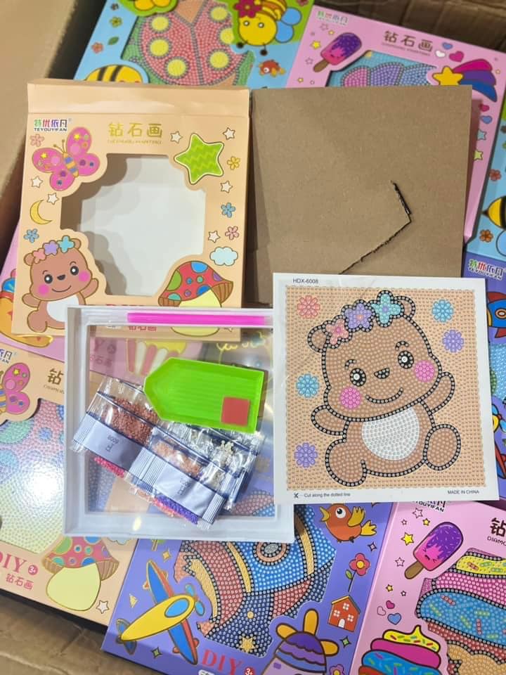 Tranh Đính Đá, COMBO 3 TRANH NGẪU NHIÊN, Tranh Đính Đá Tự Làm Kèm Khung 20x20cm, Quà Tặng Sinh Nhật Cho Bé Gái