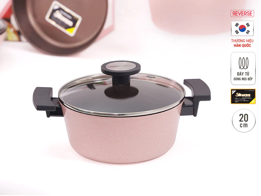 Bộ 4 món Nồi, Chảo chống dính Reverse Neoflam Hàn Quốc màu hồng đào. Bao gồm Nồi 24 I Nồi 20 I Chảo đa năng 28cm I Chảo chiên 24cm. Thân hợp kim nhôm, phủ chống dính Daikin thế hệ mới.