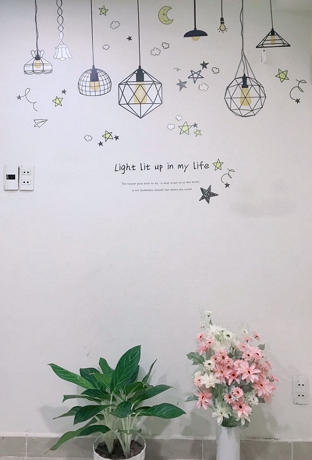 Decal dán tường bóng đèn phát sáng hiện đại sang trọng