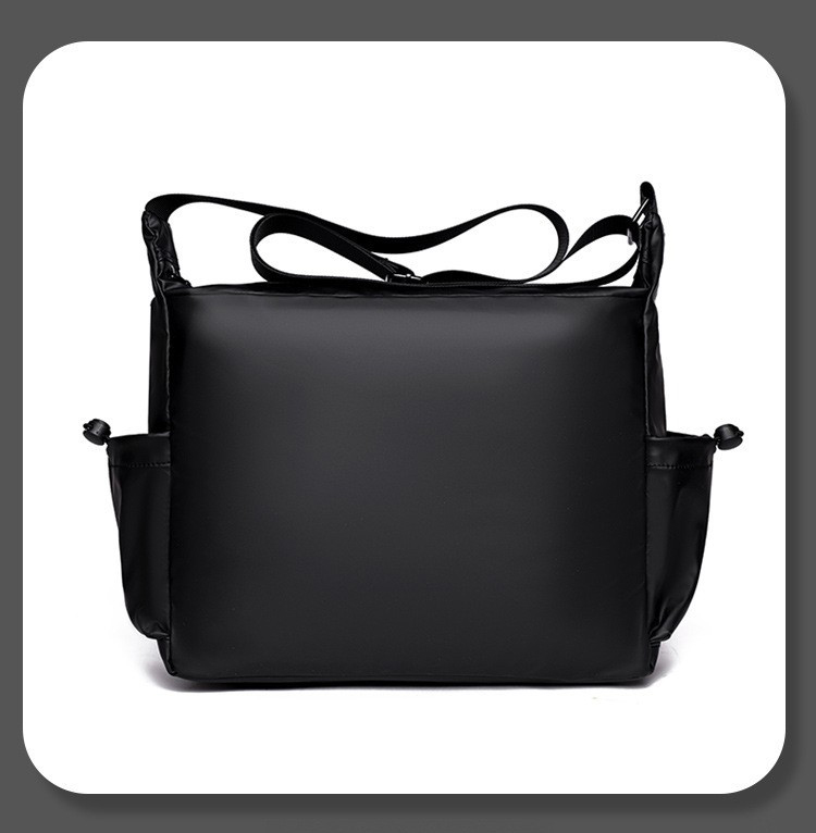 Túi đeo chéo nam phong cách mới  - BEE GEE DCN9438