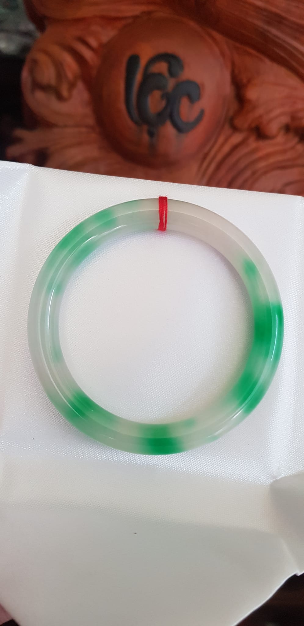 Vòng tay nữ đá Cẩm Thạch tự nhiên mới TR LÝ A Sịn 52mm x chột 8mm Vòng màu trắng vân xanh lý bóng đẹp nữ 50kg - 54kg đeo ạ