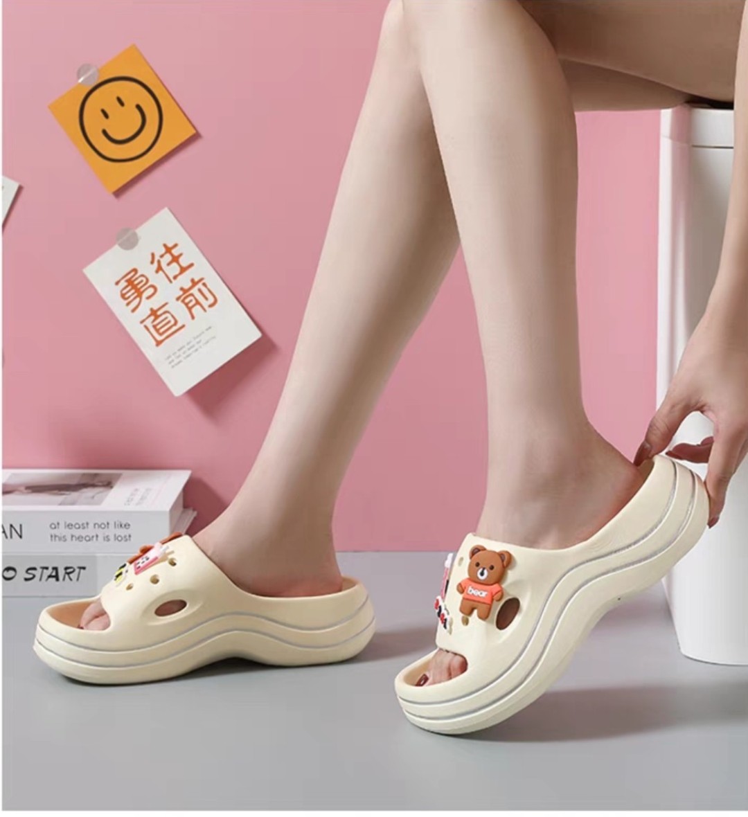 Dép bánh mì đế lượn sóng Sticker gấu HOT