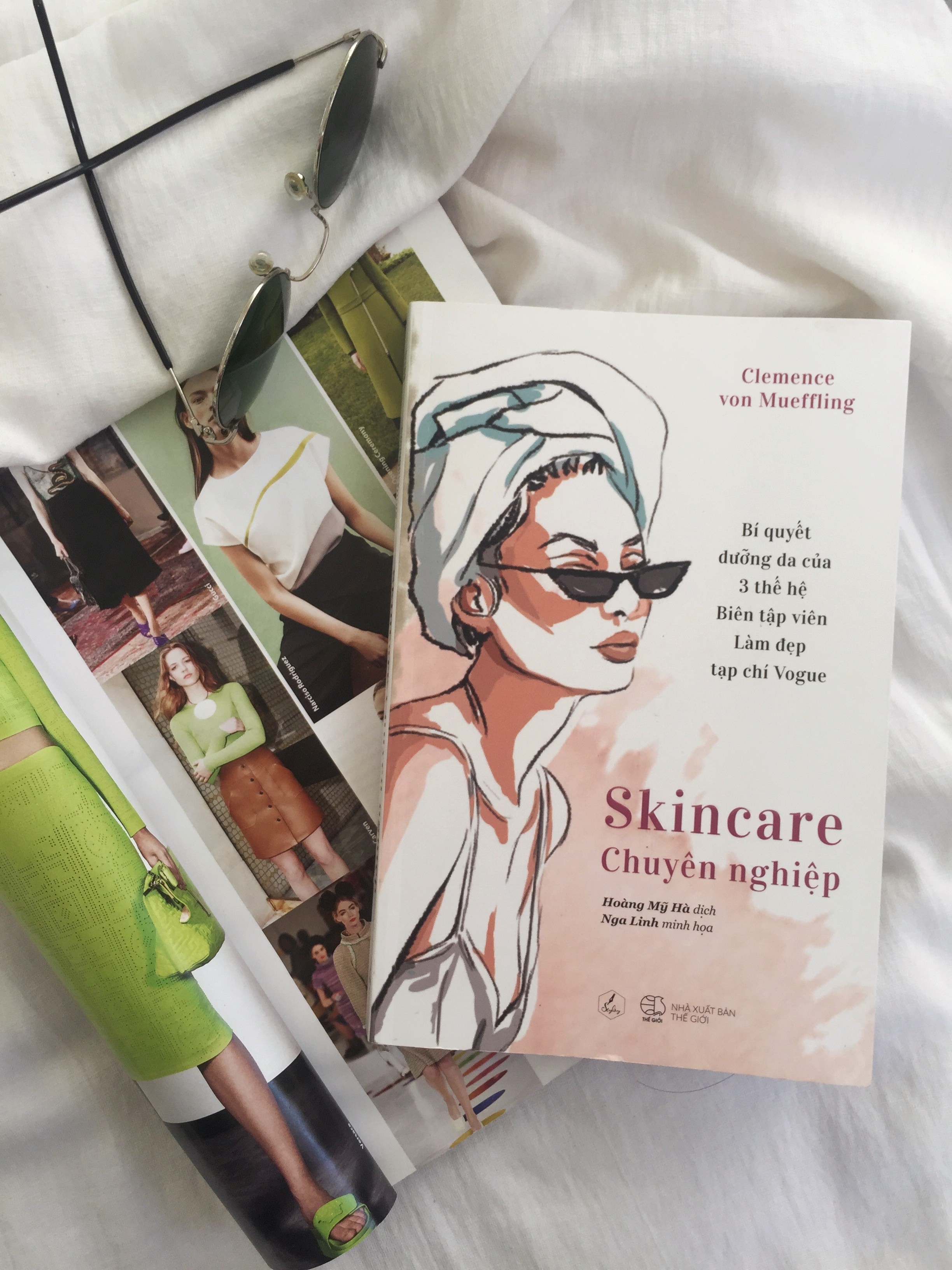 Sách Dành Cho Phái Đẹp:  Skincare Chuyên Nghiệp - (Bí Quyết Dưỡng Da Của 3 Thế Hệ / Tặng Kèm Postcard Greenlife)