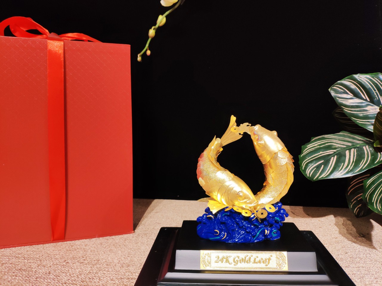 Tượng Đôi Cá Chép Dát Vàng 24K( 24x18x13 cm) MT Gold Art- Hàng chính hãng, trang trí nhà cửa, phòng làm việc, quà tặng sếp, đối tác, khách hàng, tân gia, khai trương