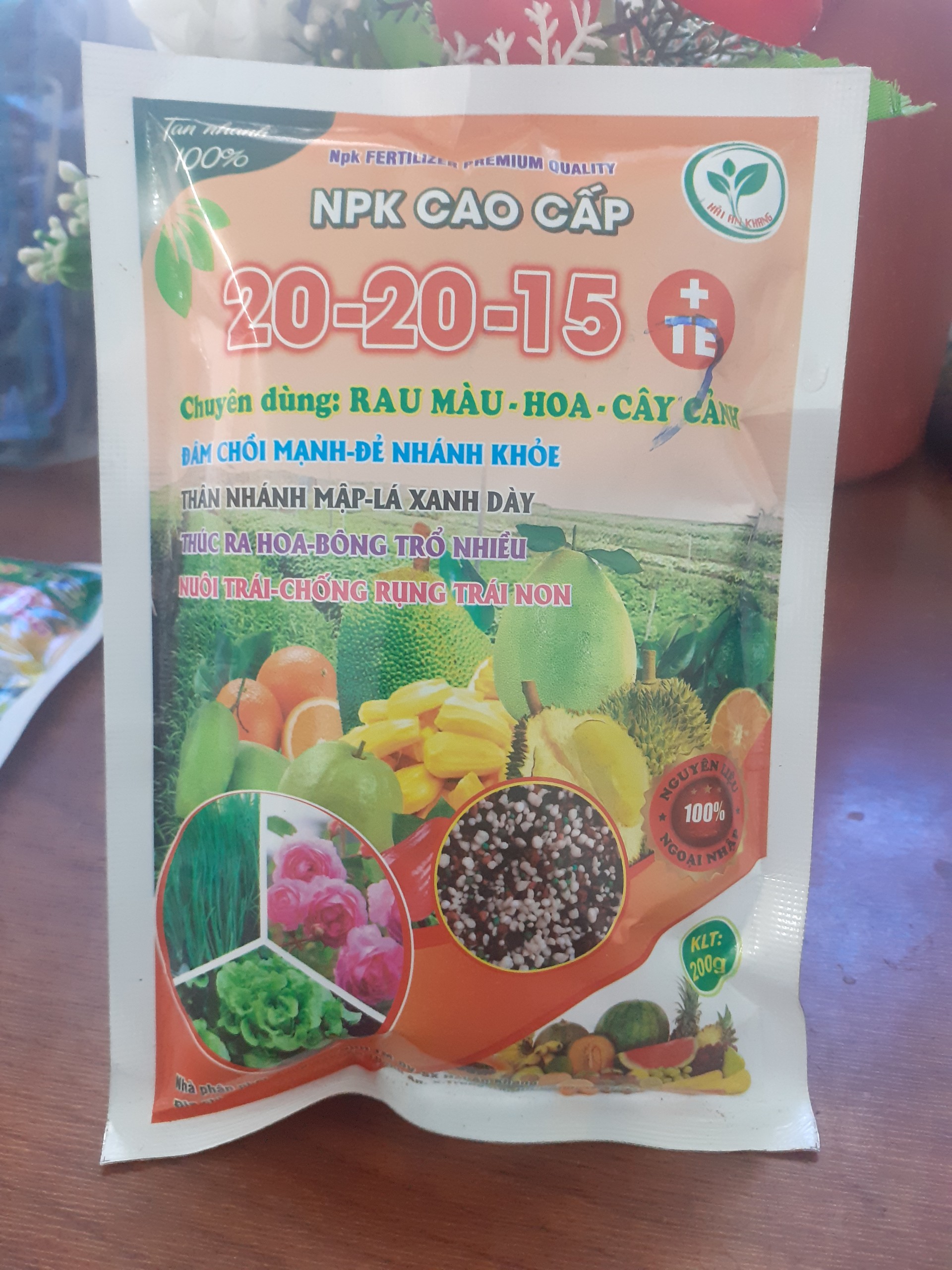 Gói 200gr N-P-K cao cấp chuyên dùng cho rau màu- hoa – cây cảnh 20-20-15+TE.