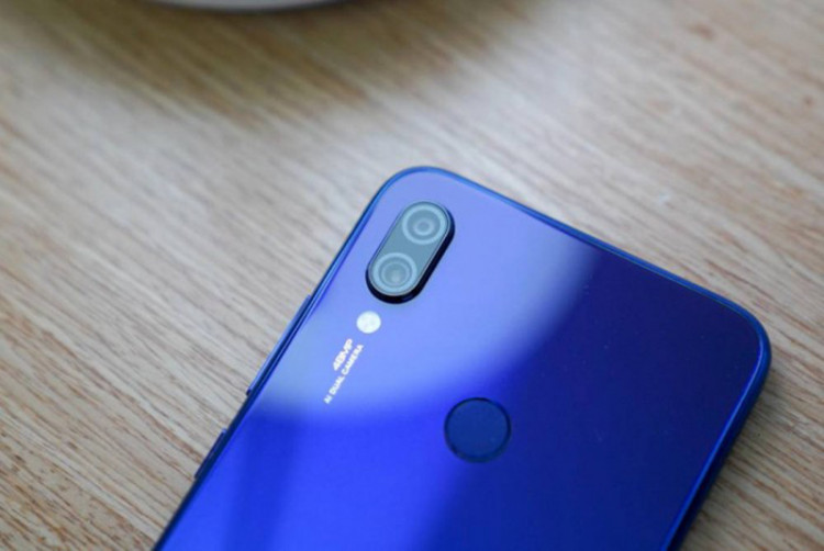 Camera sau của điện thoại Xiaomi Redmi 7 chính hãng Camera sau của điện thoại Xiaomi Redmi 7 chính hãng