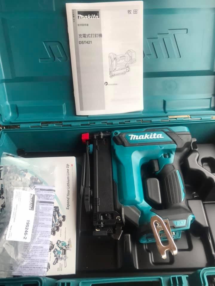 MÁY BẮN ĐINH GHIM DÙNG PIN MAKITA DST421ZK - HÀNG CHÍNH HÃNG