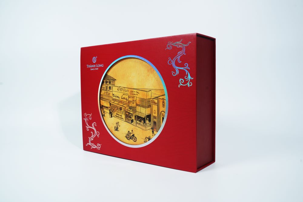 Hình ảnh Bộ hộp Bánh trung thu 4 bánh 2 trứng 220g - Hoàng Gia - Thành Long 880g - tặng 1 hộp trà - VIỆT NAM