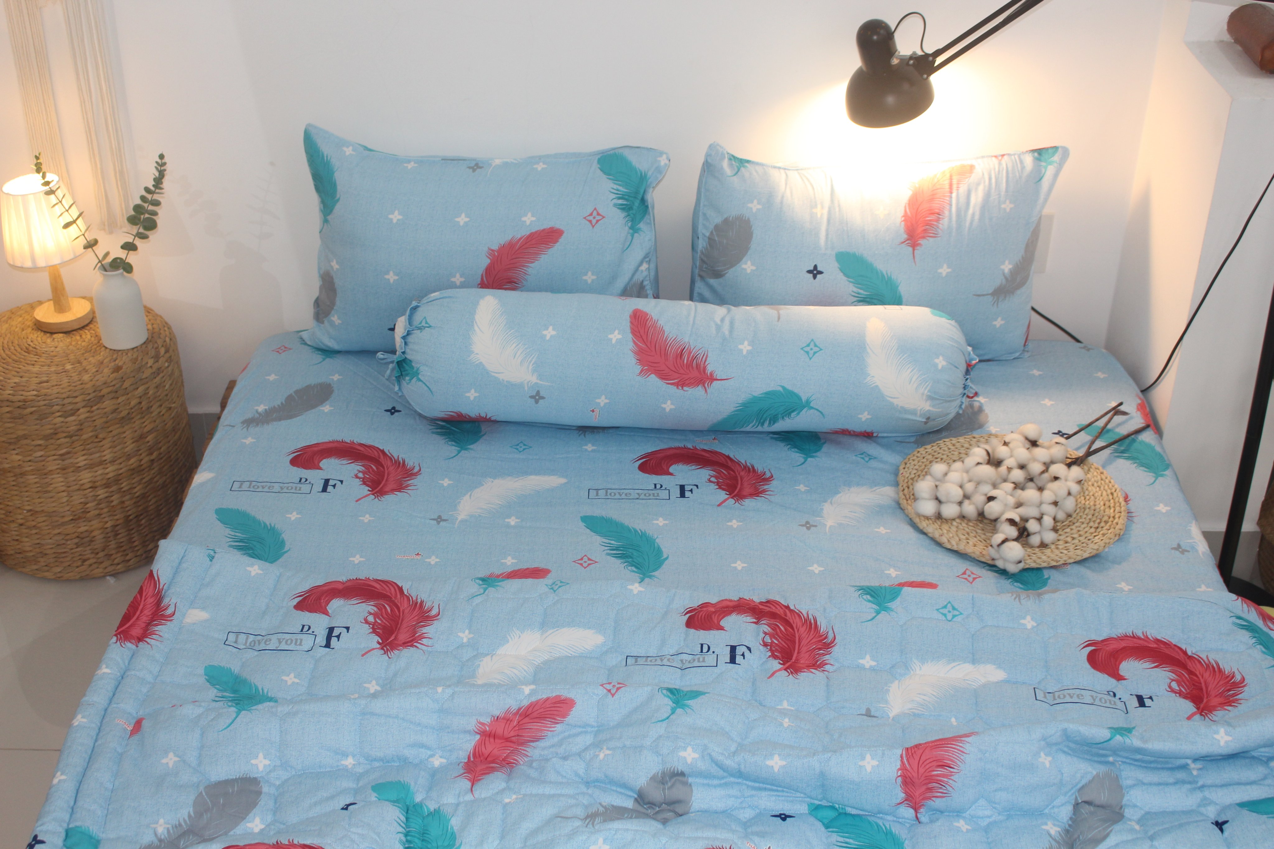 Bộ Drap Gối Cotton - Mẫu Lông Vũ Nền Xanh - vải dày dặn, mát mẻ, siêu thấm mồ hôi
