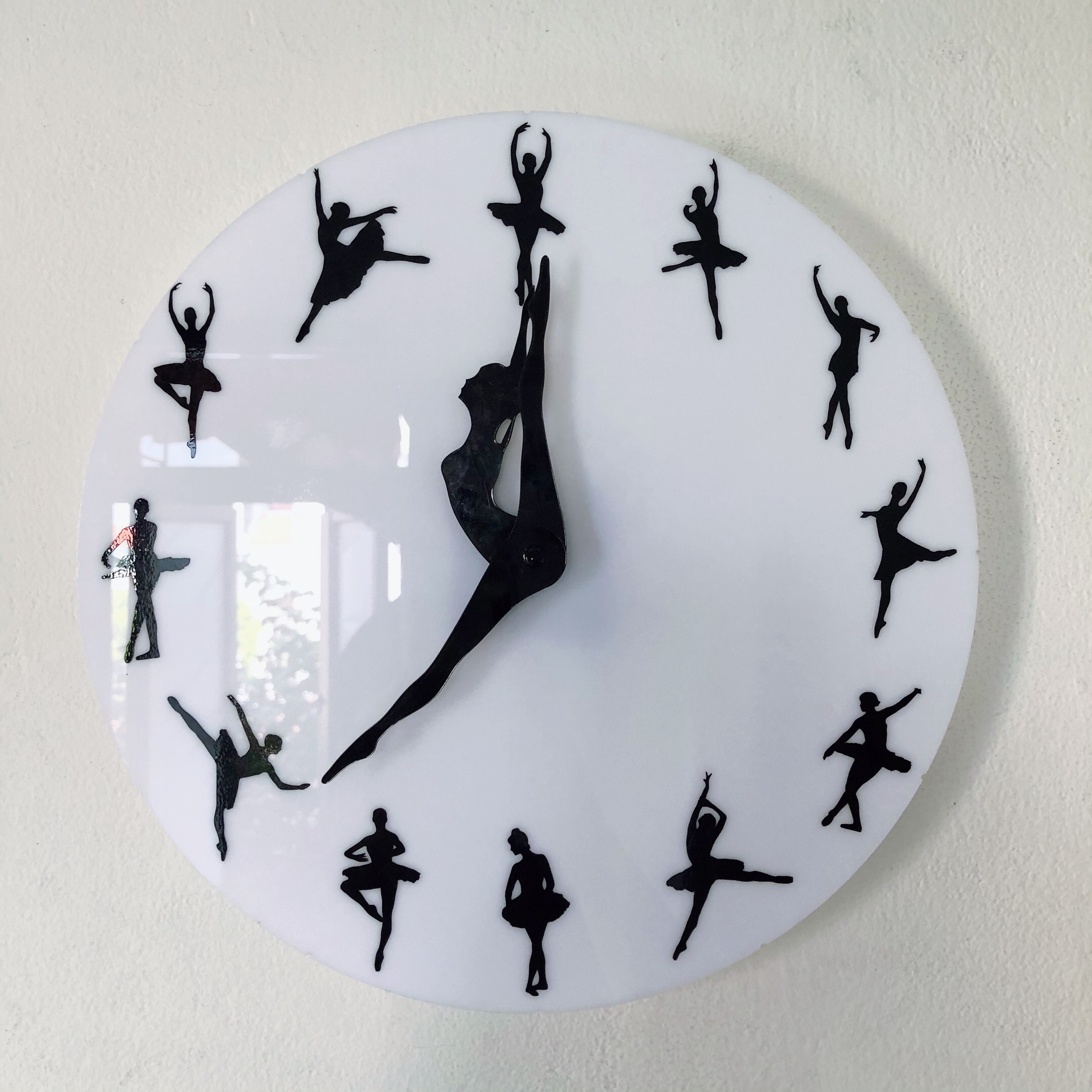 Đồng Hồ Treo Tường Độc Đáo Vui Vẻ Múa Ba Lê