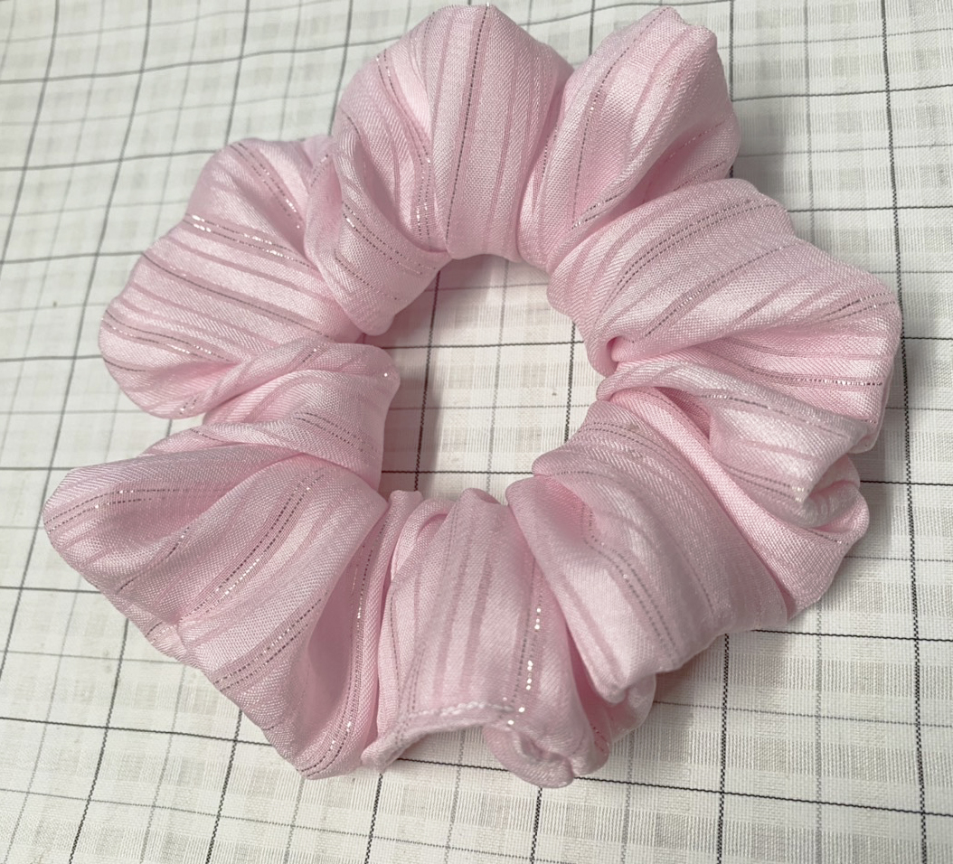 Dây cột tóc srunchies mẫu mới màu hồng phấn vân ánh kim