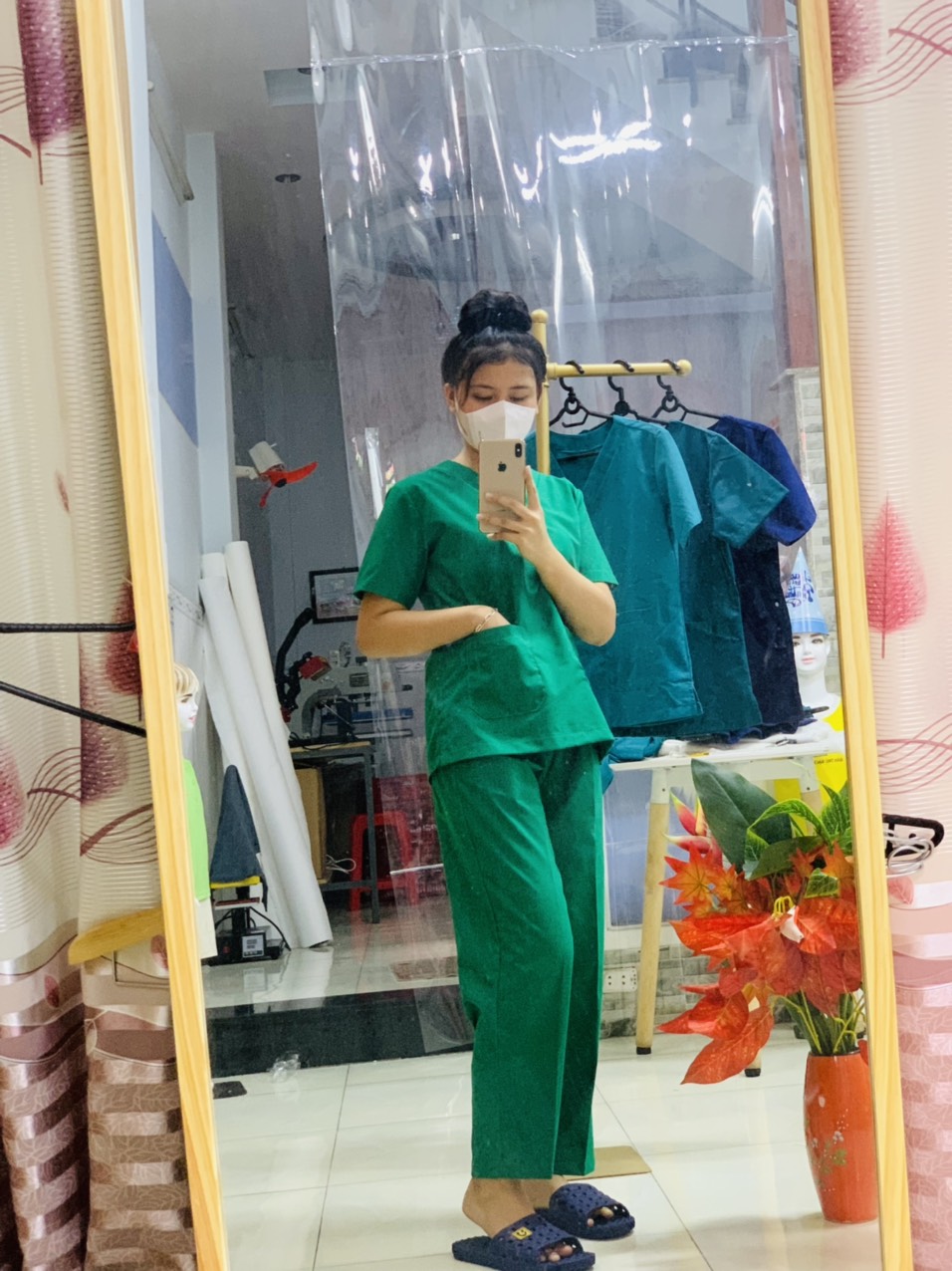 Bộ Scrubs NỮ bác sĩ màu Xanh Két Đậm - Quần áo Blouse cổ tim cho phòng mổ, hộ sinh, hộ lý, điều dưỡng bệnh viện