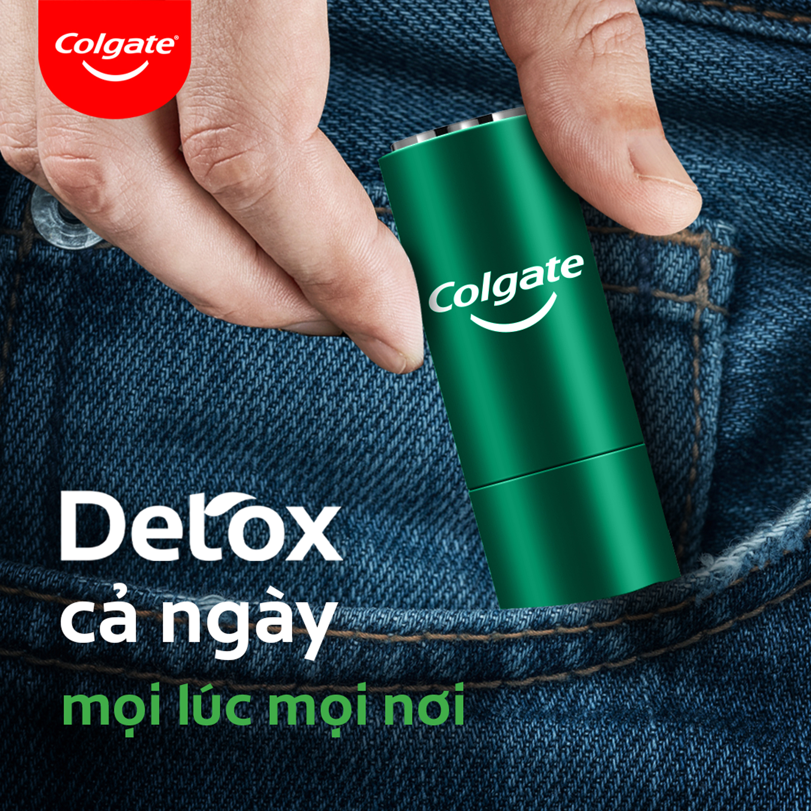 Chai xịt thơm miệng Colgate Herbal Detox từ tinh chất thảo mộc 9ml