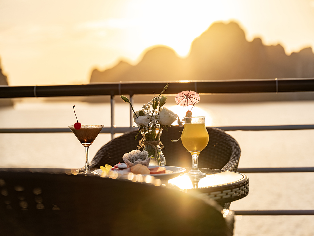 Tour du thuyền Hercules 5 sao thăm vịnh Hạ Long 6 tiếng - Full dịch vụ xe đưa đón - Ăn trưa Buffet - Miễn phí chèo Kayak