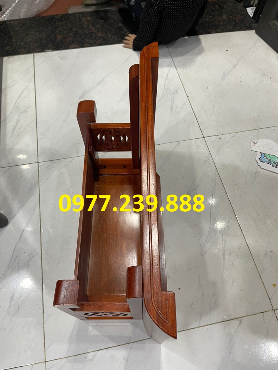 Bàn thờ treo tường gỗ hương 61cm