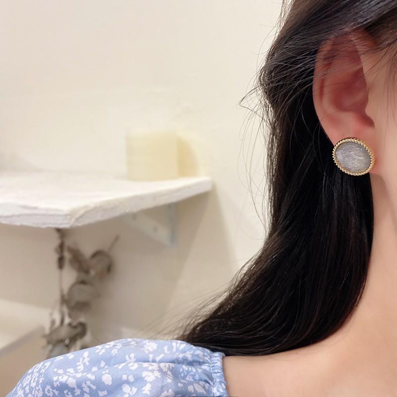 Bông tai nữ đính đá màu xanh khung viền kim loại thiết kế đơn giản sang trọng