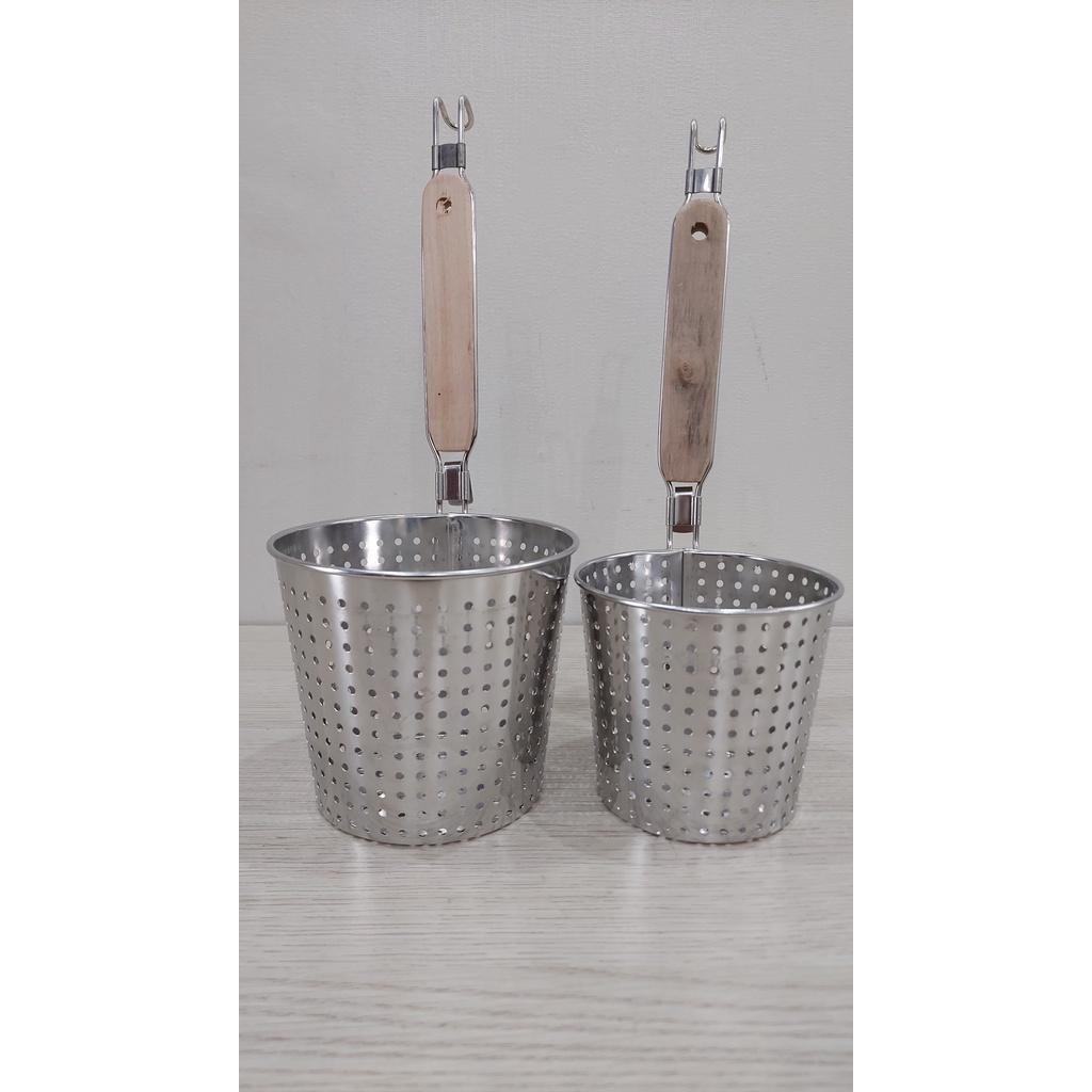 Vợt trụng hủ tiếu, trụng mỳ inox cán gỗ hình oval