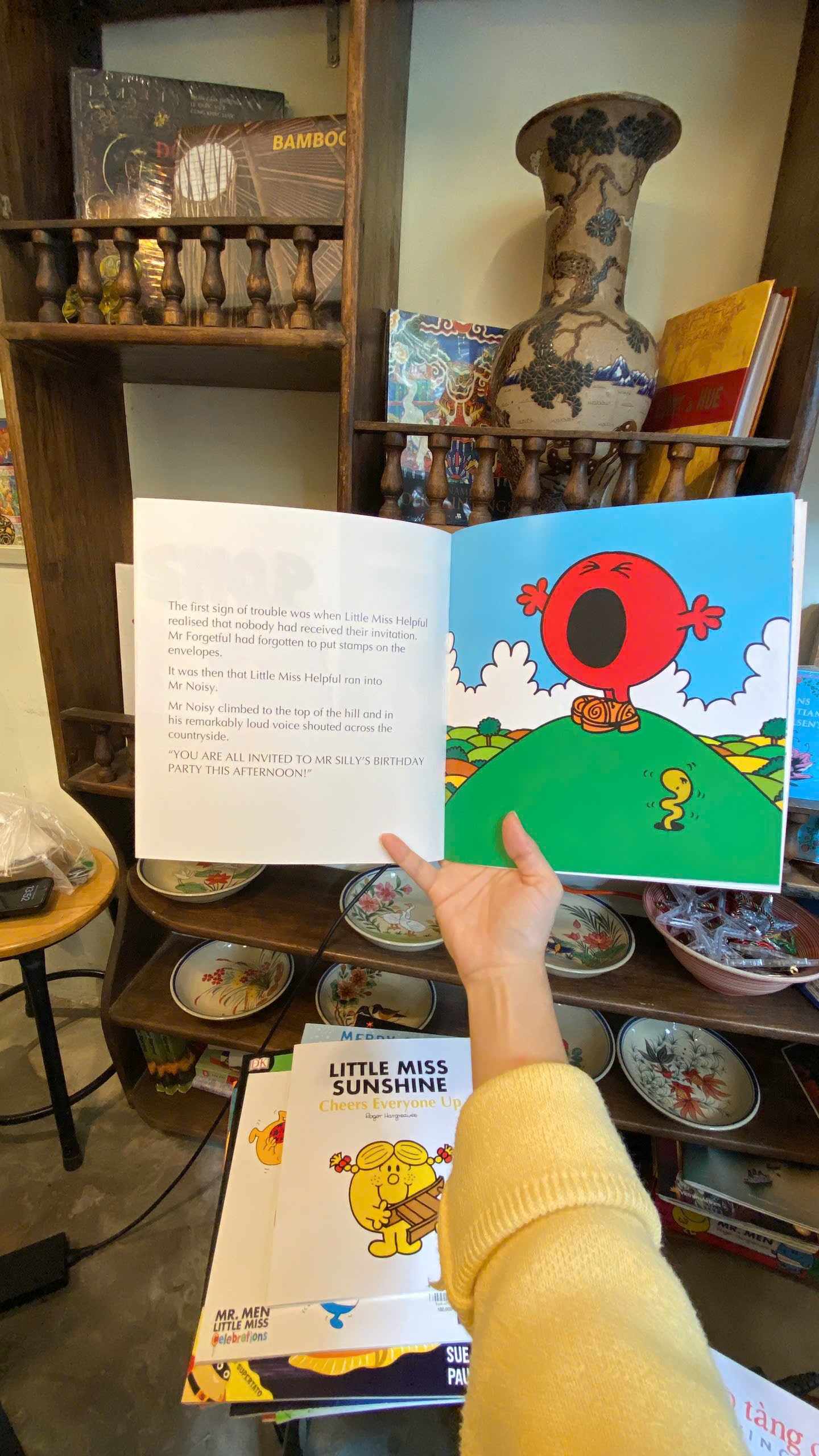 Sách - Mr. Men Birthday Party by Roger Hargreaves