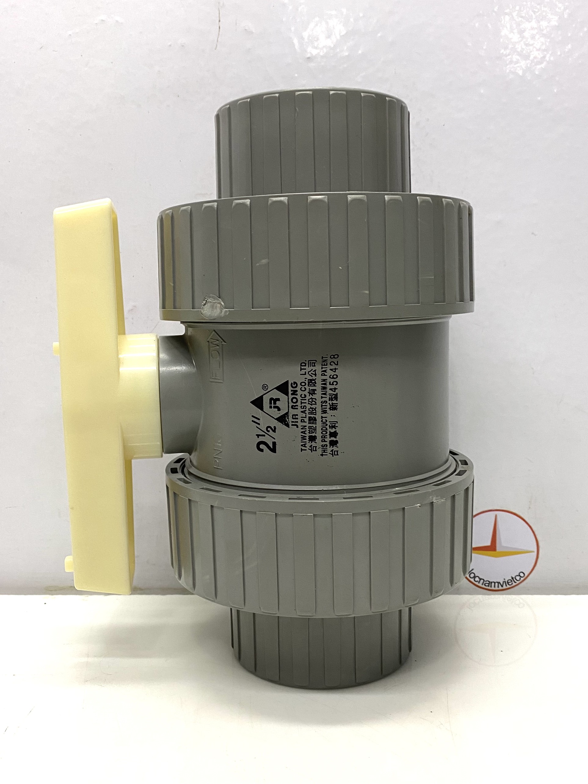 Van hai (2) đầu rắc co 75 nhựa PVC Jiarong _ UB025