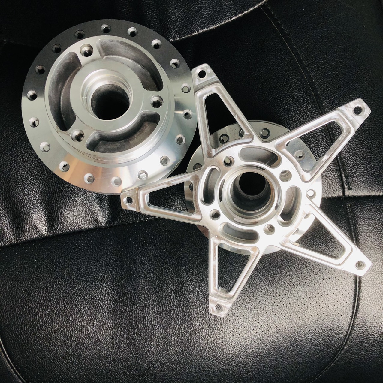 Đùm Trước + Sau luôn lòng CNC gắn cho xe Raider/Satria