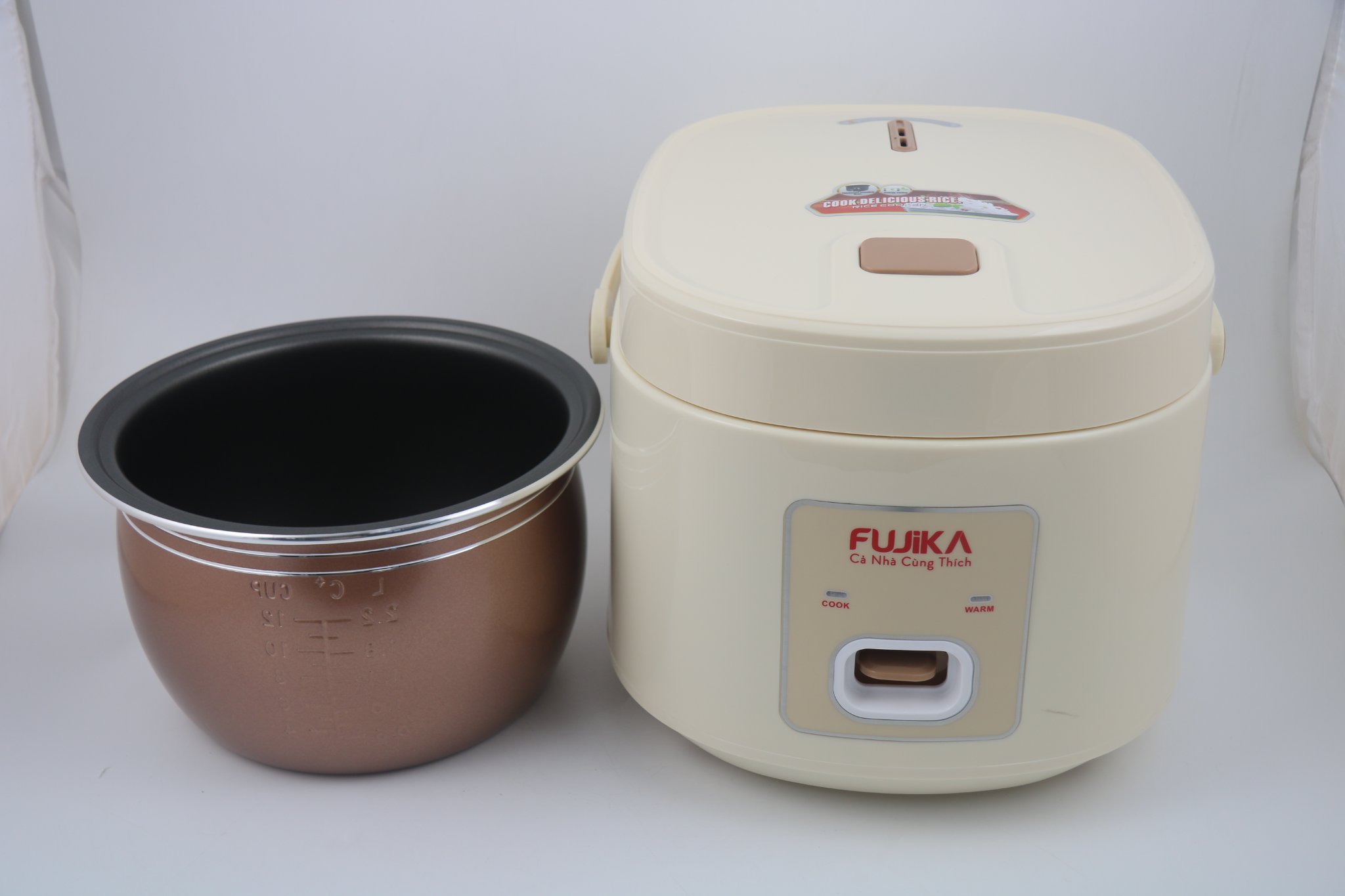 Nồi Cơm Điện Lòng Niêu FUJIKA FJ-NC1818 (1.8 lít) - Màu Ngẫu Nhiên - Hàng Chính Hãng