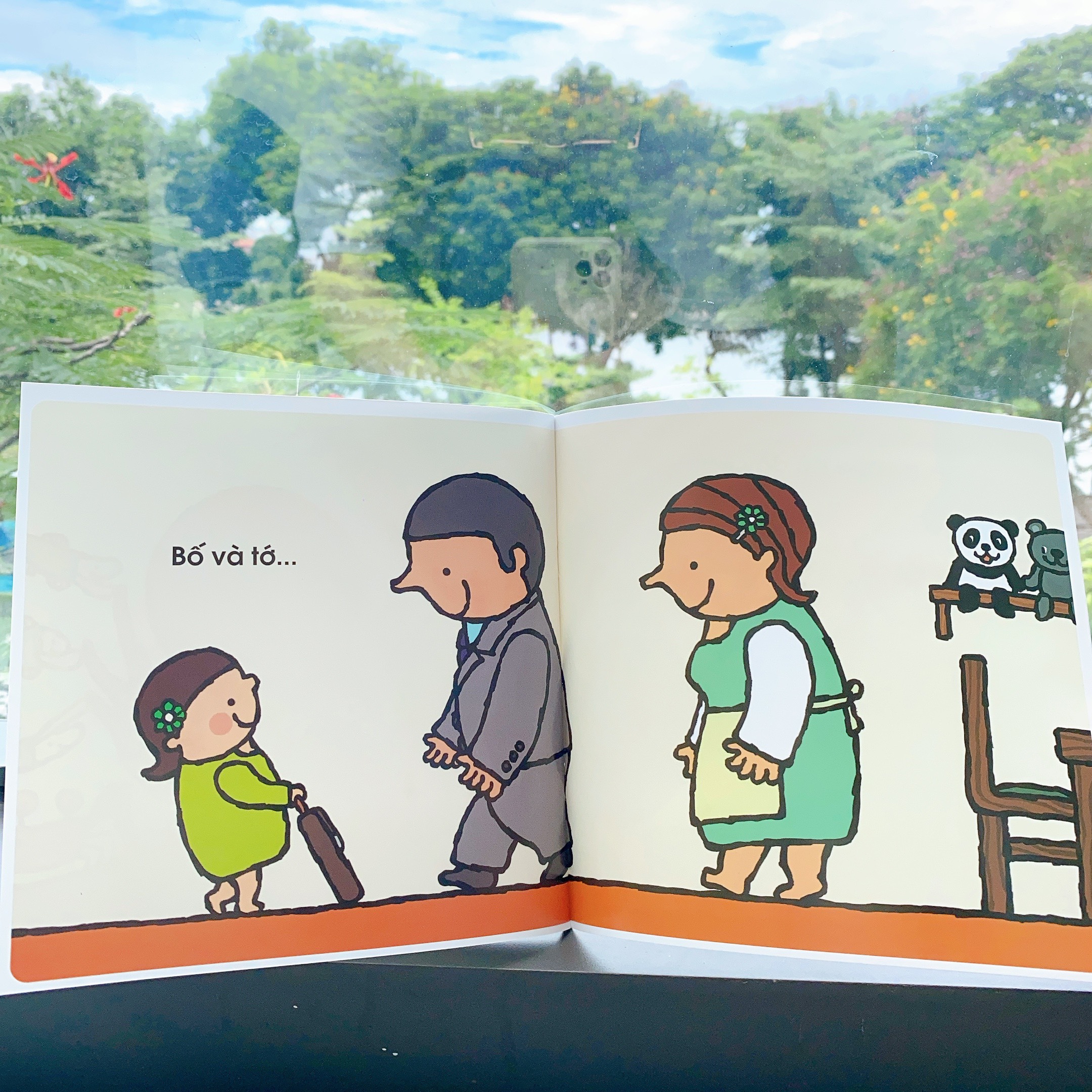 Ehon - Làm quen với sách cho bé 0-2 tuổi - Chạm tay nhau