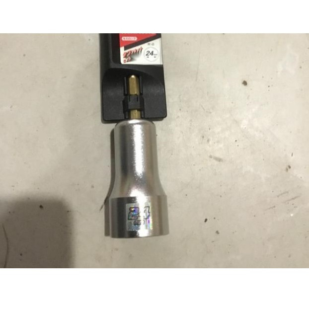 Tuýp vặn ốc chuôi lục 24 A-58992