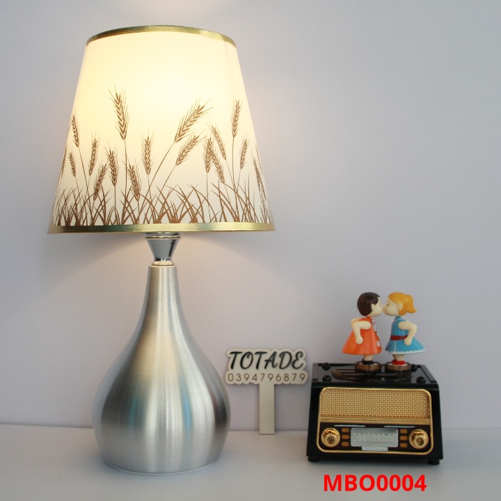 Đèn trang trí để bàn | Thân bầu kim loại - Chao PVC hoa văn lúa mạch - Bóng Led | DLA0009