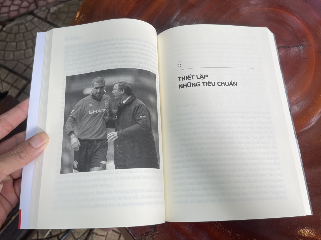 DẪN DẮT - Lãnh đạo chứ không quản lý - Alex Ferguson & Michael Moritz - Nguyễn Dương Hiếu & Nguyễn Phúc Hoàng dịch - NXB Trẻ
