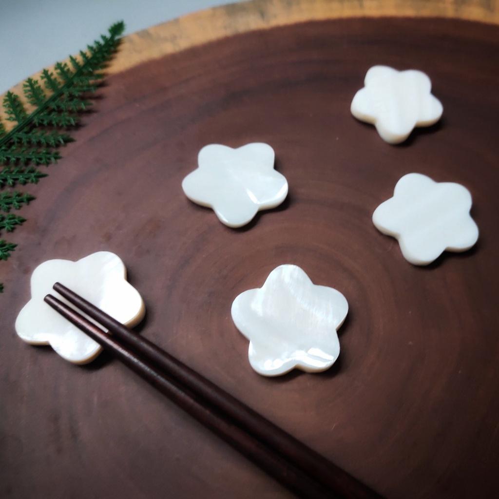 Gác/Kê Đũa Dáng Hoa Nghệ Thuật
