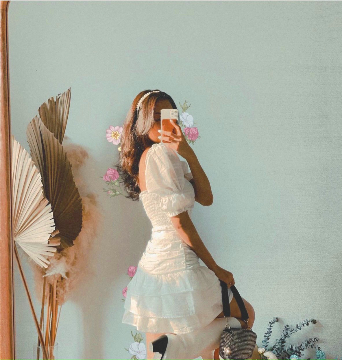 Đầm trắng nhún thân, rút dây thân tầng M.O.N Boutique