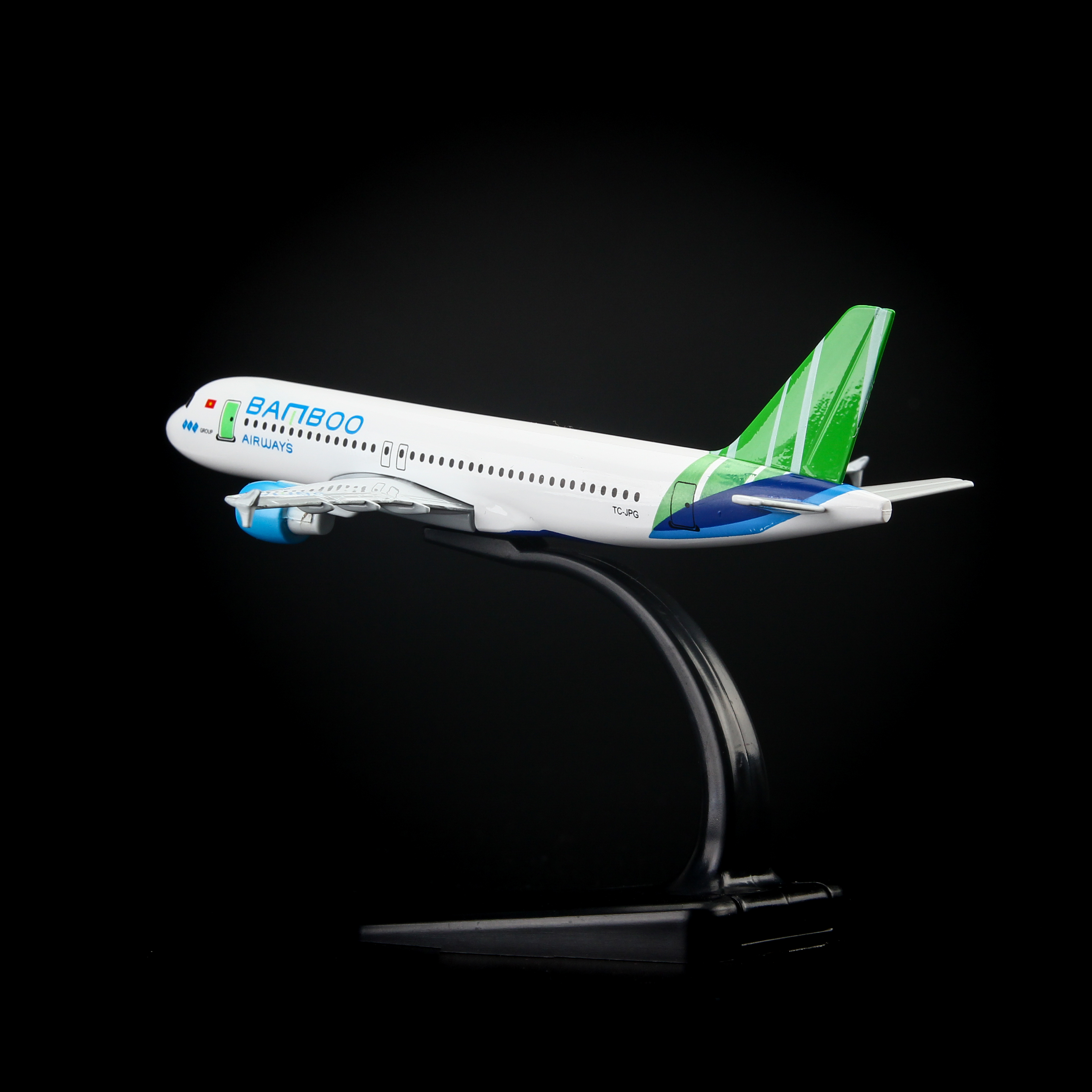 Mô hình máy bay Bamboo Airways Airbus A320 16cm MBMHS16