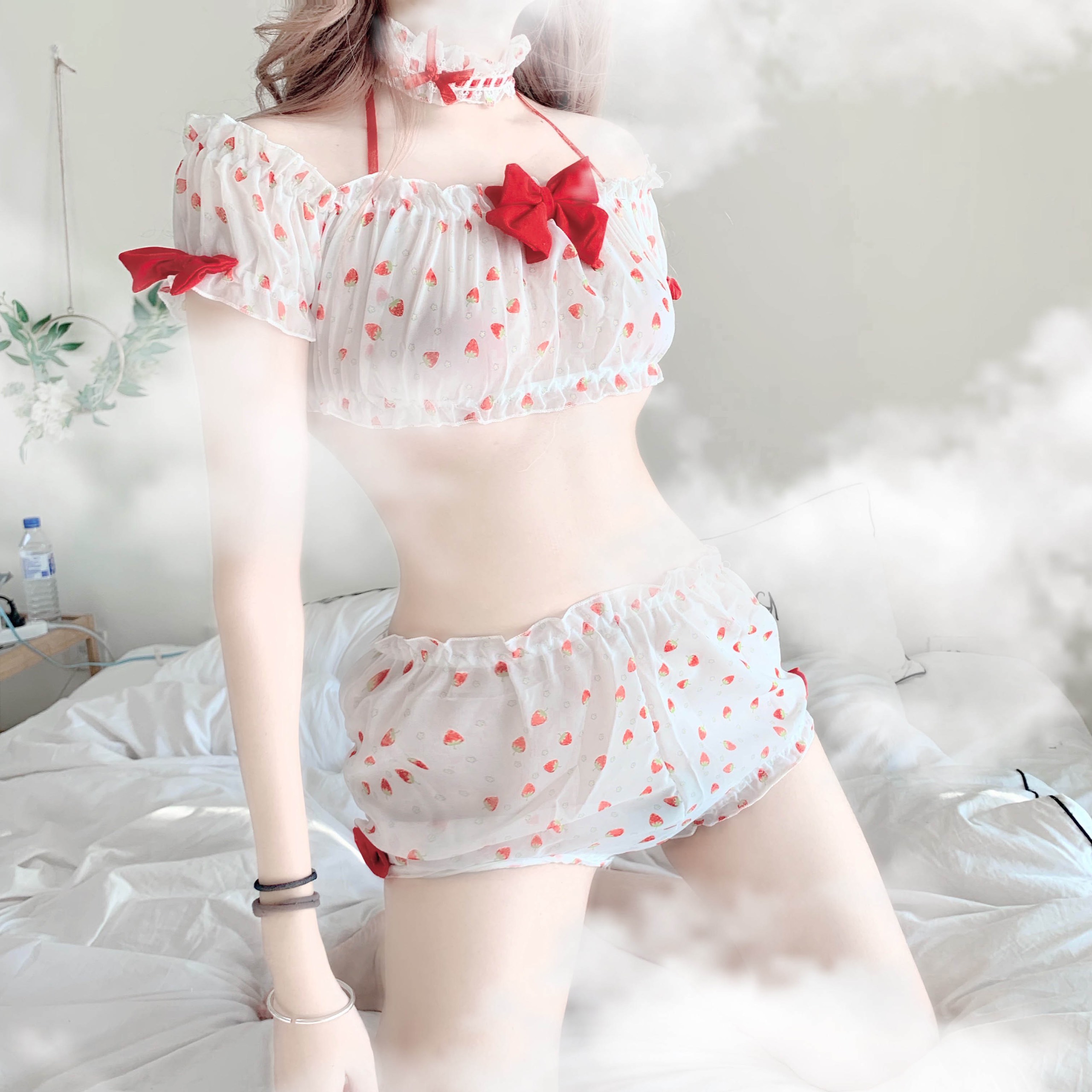 Đồ ngủ nữ Sexy Áo hở vai quần đùi phong cách trái dâu ngọt ngào