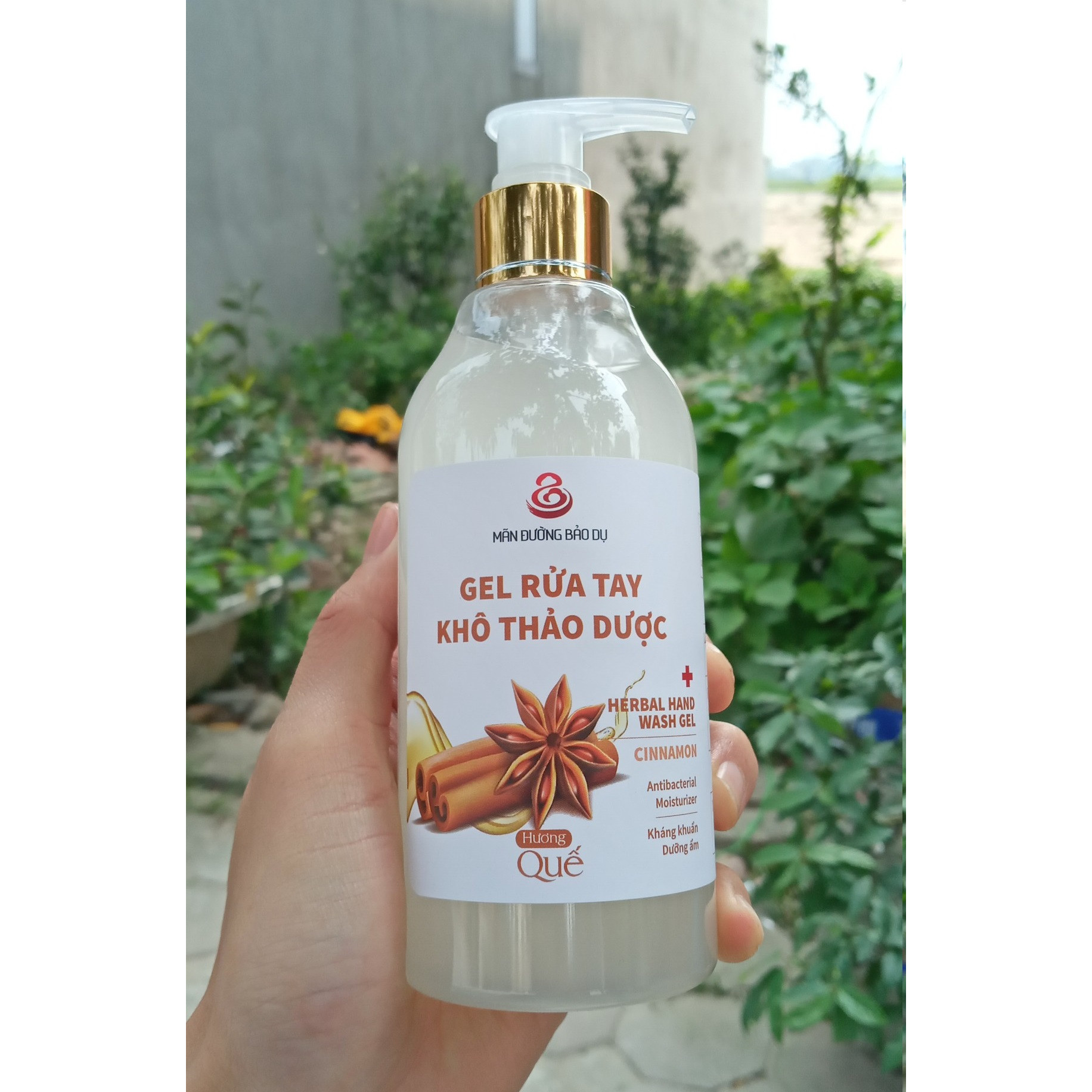 Gel Rửa Tay Khô Thảo Dược Bách Thảo Sạch Khuẩn Không Hại Da Tay - Chai 300ml (Hương ngẫu nhiên)