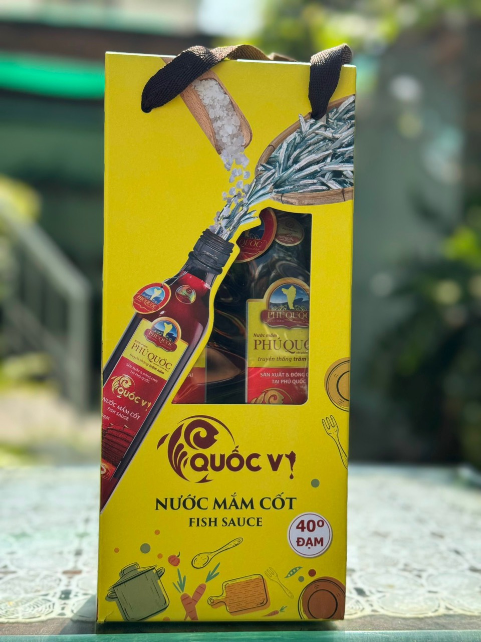 Quà Tết Tiện Lợi - Hộp 2 Chai Nước Mắm Cốt Phú Quốc - Quốc Vị Độ Đạm 40N Chai Thủy Tinh 520ml Cá Cơm