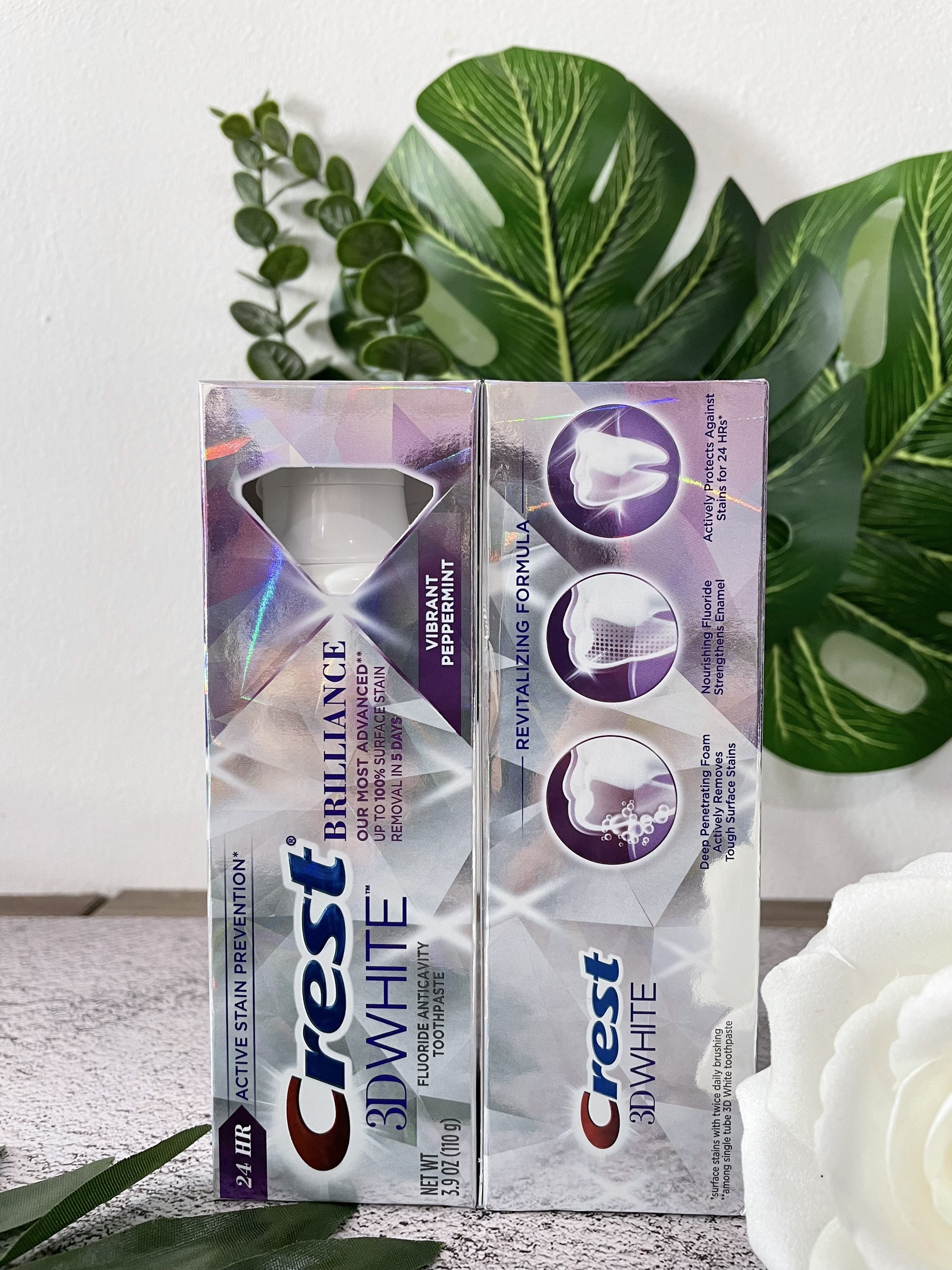 Kem Đánh Răng Crest 3D White Brilliance Vibrant Peppermint Giúp Răng Trắng Sáng, Chắc Khỏe