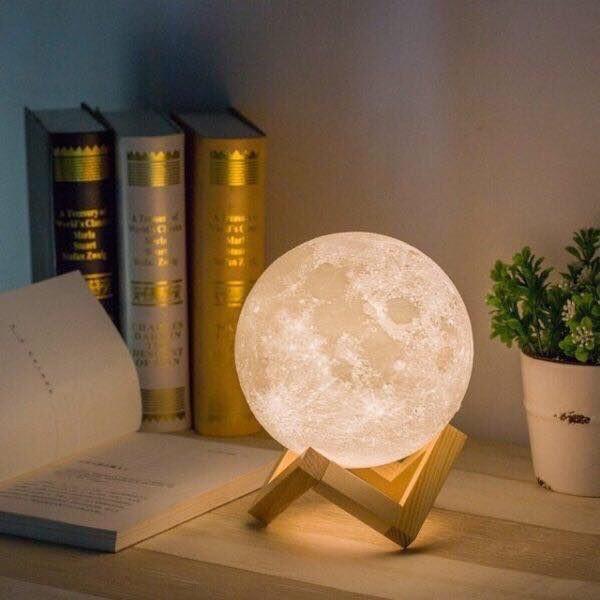 Đèn Ngủ Mặt Trăng Ver2019 size 10cm 15 cm tặng kèm đế gỗ.