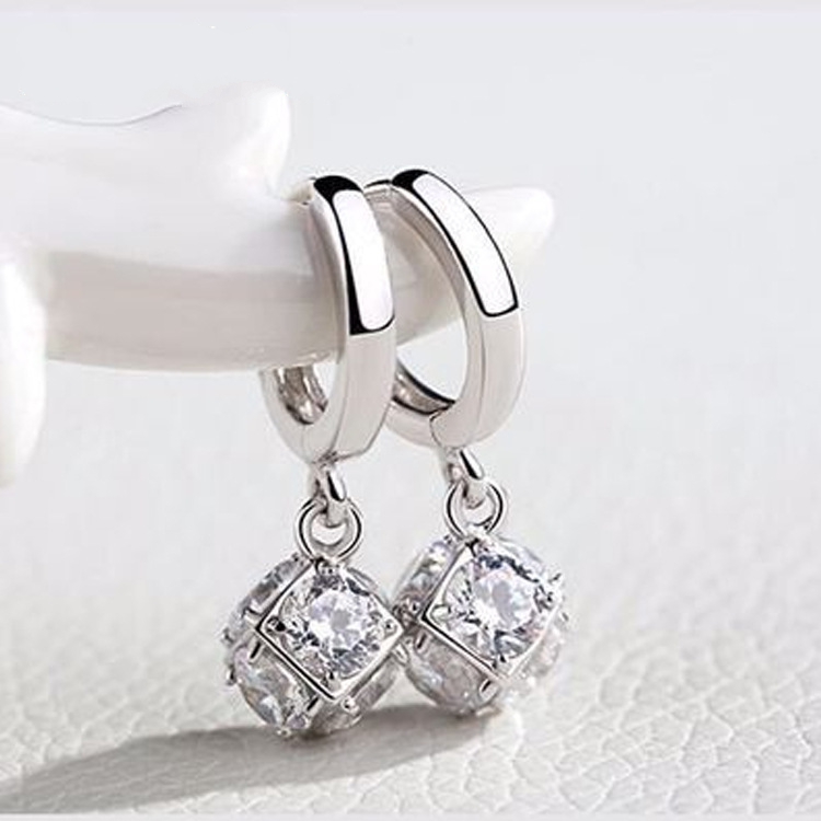 Hoa tai nữ thời trang hạt châu khoen bấm HT64