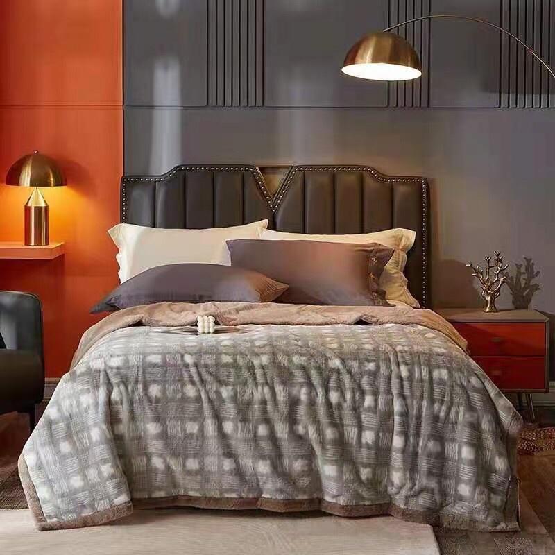 Chăn lông chồn họa tiết kèm túi sang cao cấp 4kg2